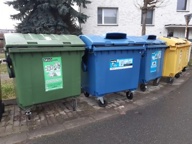 ЯК ПРАВИЛЬНО СОРТУВАТИ СМІТТЯ / JAK SPRÁVNĚ TŘÍDIT ODPADY