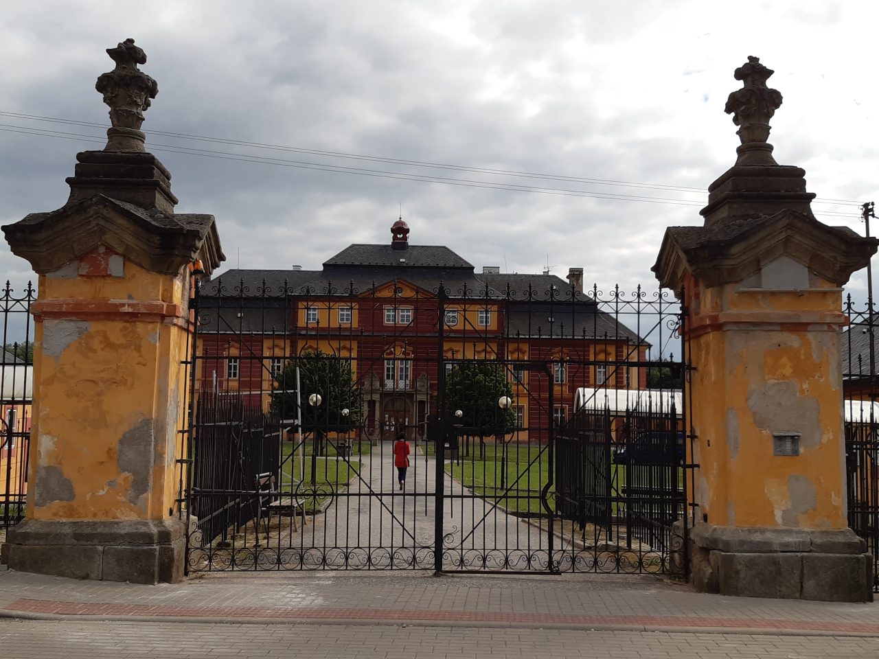 PROHLÍDKY ZÁMKU CHROUSTOVICE