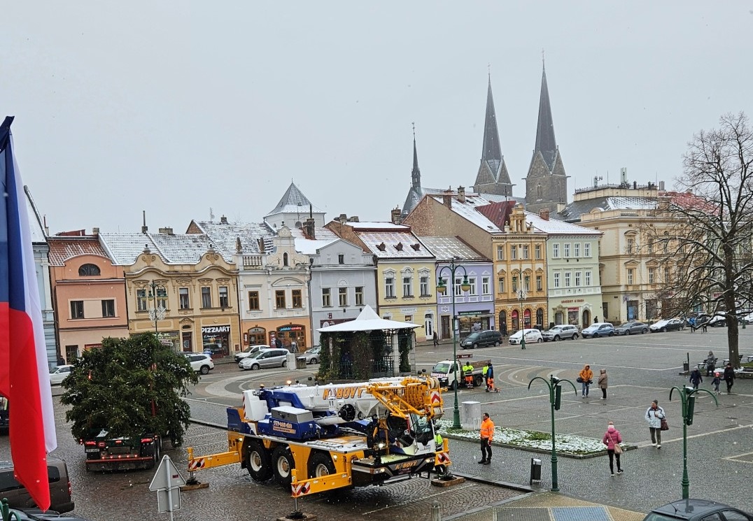 Vánoční strom na vysokomýtském náměstí