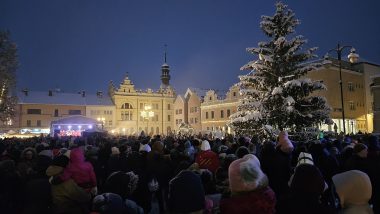 Sněhová nadílka vytvořila na Adventním kujebáckém jarmarku úžasnou atmosféru