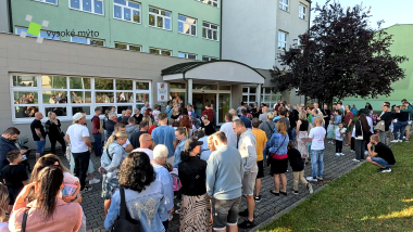 Prázdniny skončily, děti se vracejí do lavic