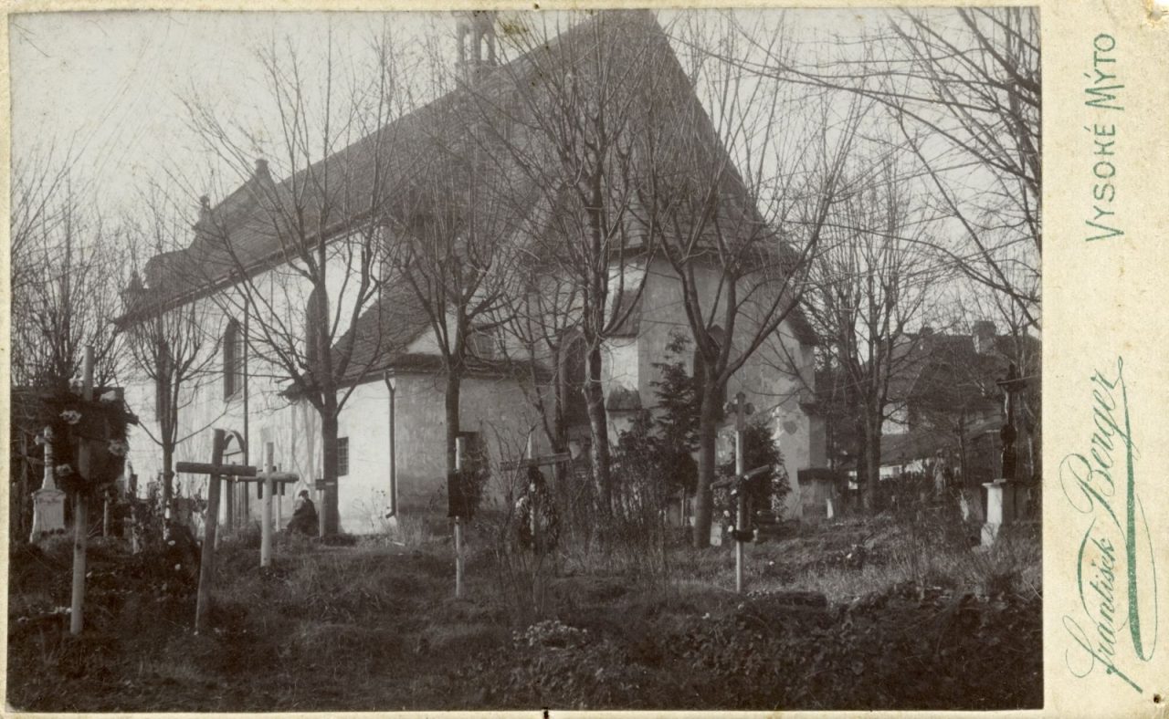 Podzimní vycházka hřbitovem
