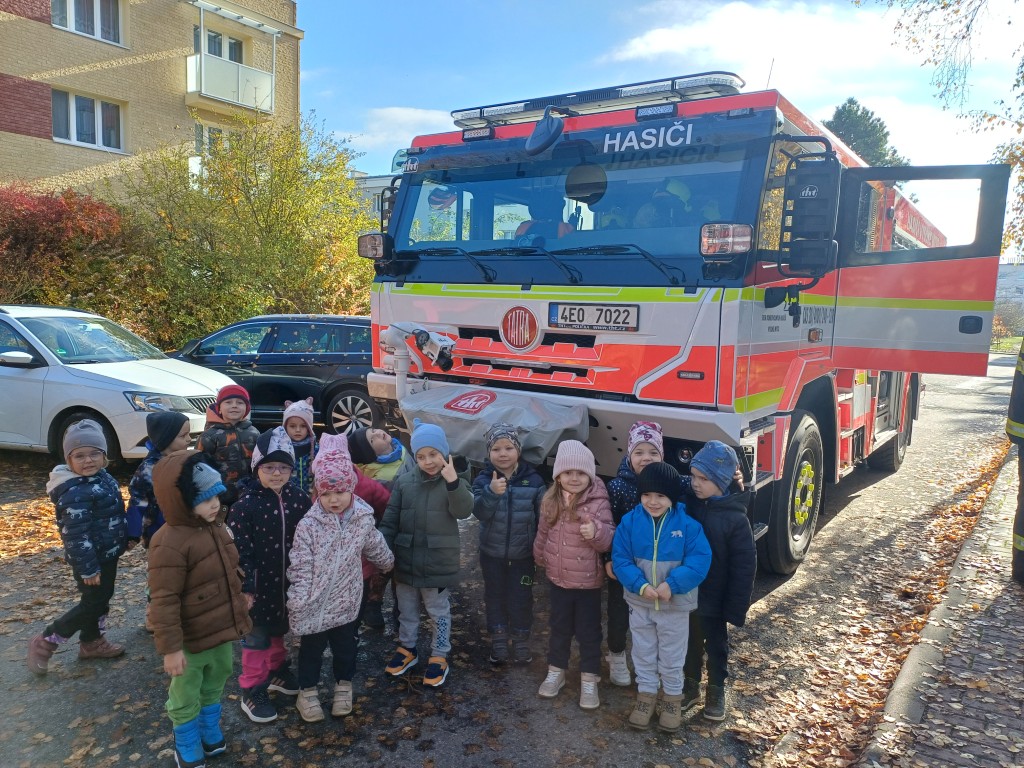 Dopoledne s hasiči ve Čtyřlístku Dopoledne s hasiči ve Čtyřlístku