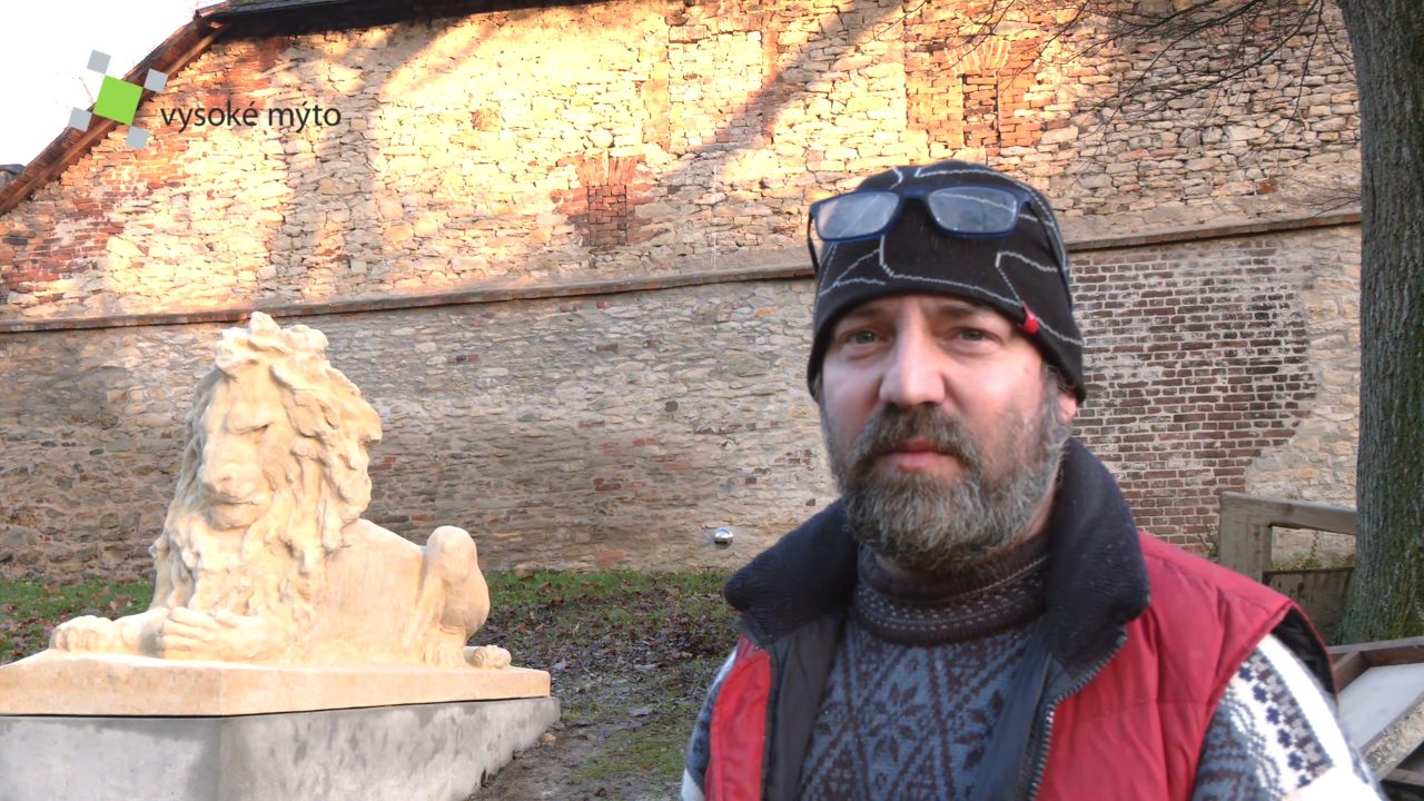 Do Masarykových sadů se po více než roce vrátila replika sochy ležícího lva Do Masarykových sadů se po více než roce vrátila replika sochy ležícího lva