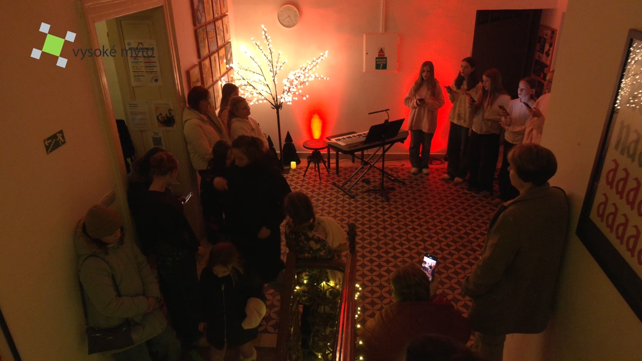 Škola ožila světlem a uměním