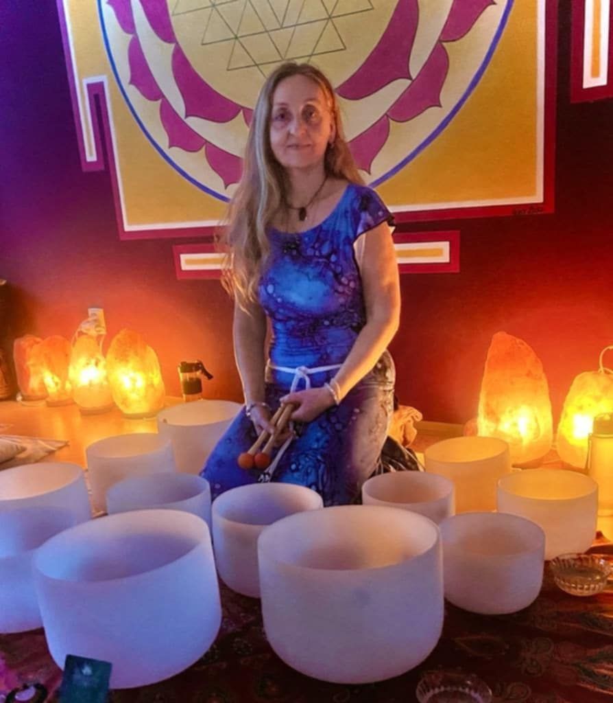 Meditace s kříšťálovými mísami