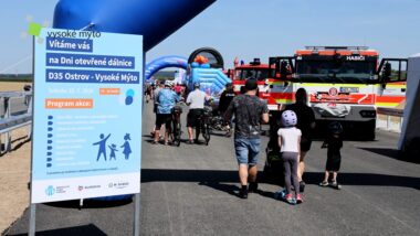 Lidé využili poslední šanci projít se po D35. V srpnu se otevře motoristům