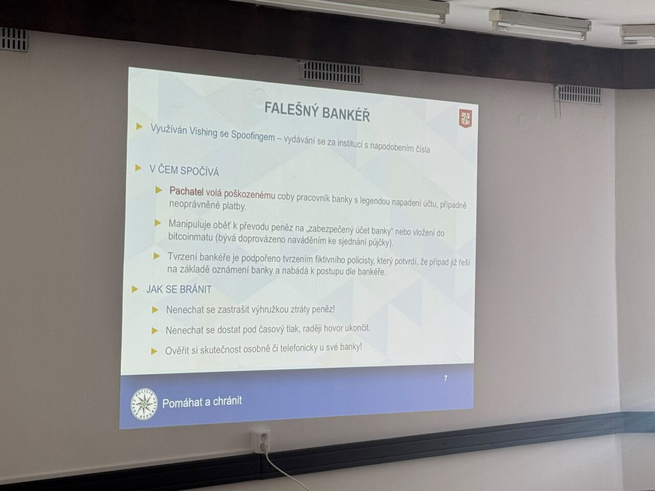 Městská policie uspořádala pro seniory prezentaci o bezpečnosti na internetu 