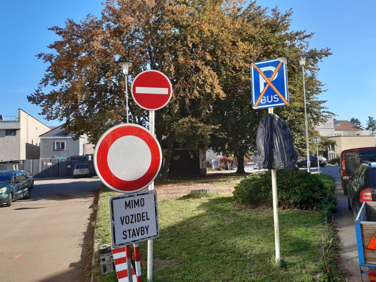 Dopravní omezení v ulici Gen. Závady z důvodu probíhající rekonstrukce školní jídelny Dopravní omezení v ulici Gen. Závady z důvodu probíhající rekonstrukce školní jídelny